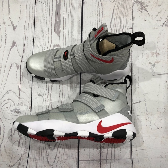 🚫 SOLD 🚫 LeBron Zoom Soldier 11 Silver Bullet - Picture 4 of 7